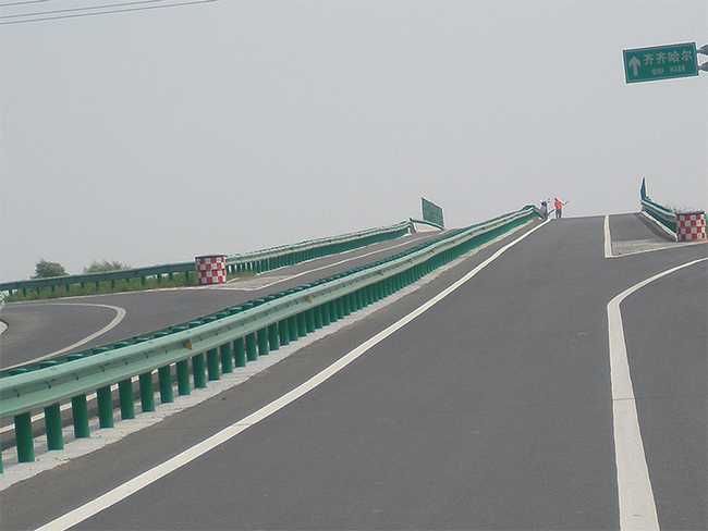 乐山高速公路护栏的材质与规格