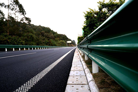 乐山高速公路护栏的常用类型